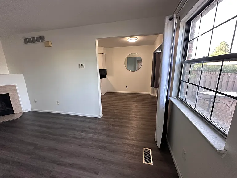 1891 Vine Way Dr #32 — Photo 4
