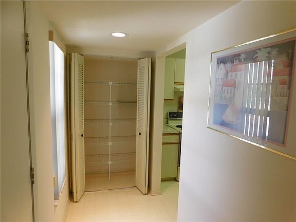 4th image of 44 Plantation Dr APT 204