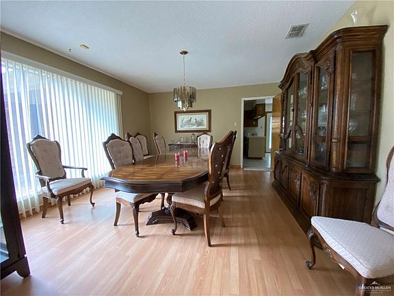 5th image of 126 W Whitewing Ave
