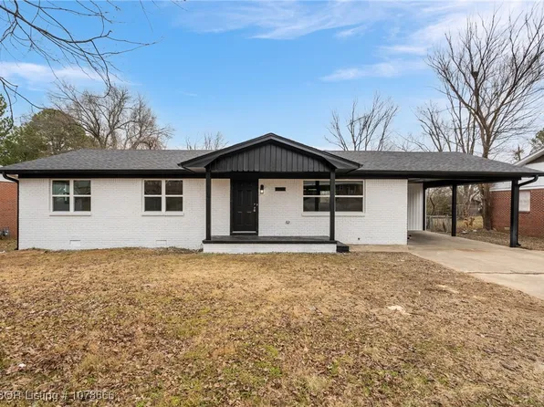 800 N 8th St, Van Buren, AR 72956