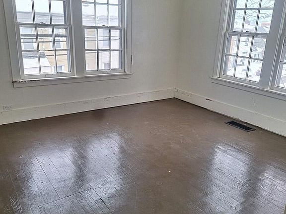 5th image of 242 W 3rd St
