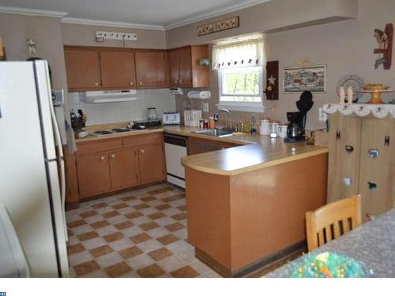 3rd image of 533 Ringold St