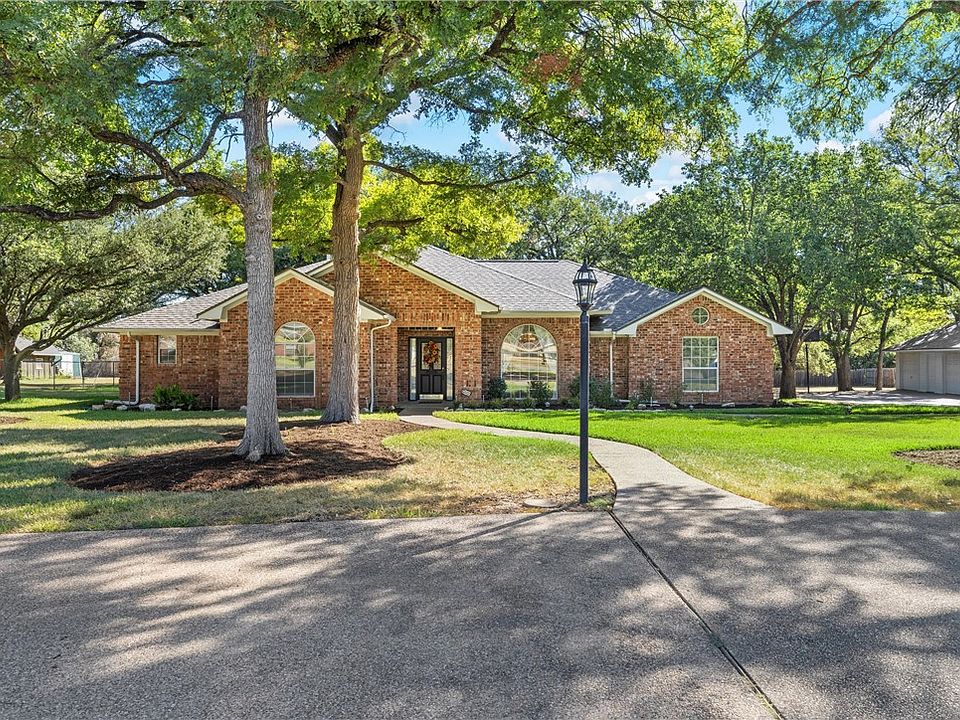 1st image of 106 Oak Run Cir