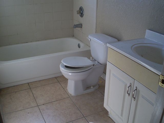 2nd image of 2915 Dudley Dr