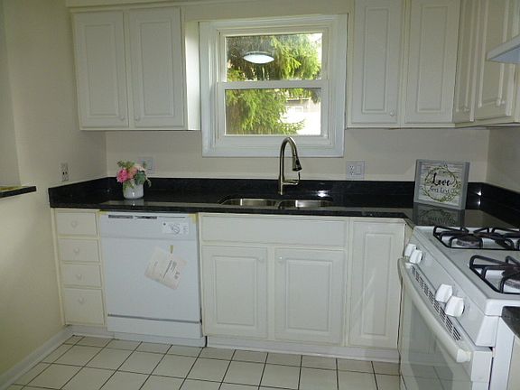 5th image of 1728 W Farwell Ave