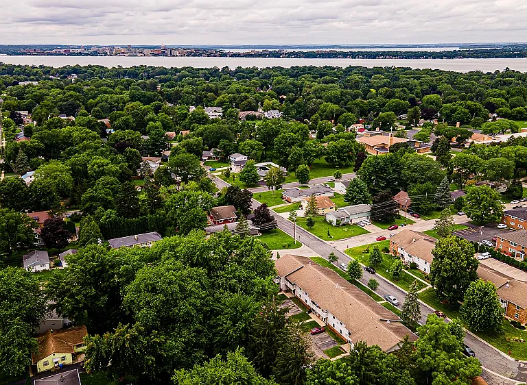 Monona Village Apartments — Photo 5