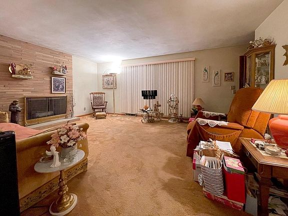4th image of 933 Evans Ave