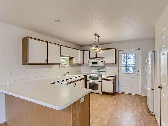 3rd image of 917 7th Ave NE