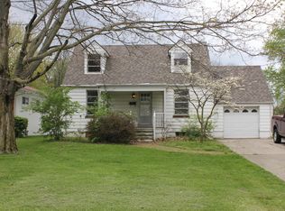 957 Beechwood Rd, Columbus, OH 43227