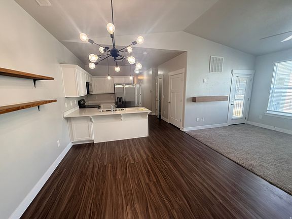 4th image of 1834 W Newcastle Ln #302