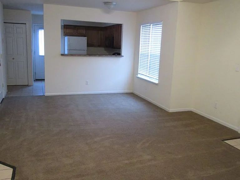 4402 - 4404 Jeana Court — Photo 4