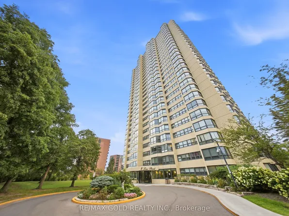 8 Lisa St #2701, Brampton, ON L6T 4S6