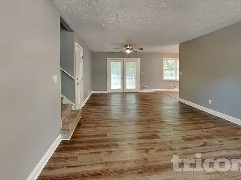 847 Raintree Way SE — Photo 2
