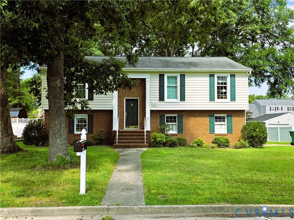 121 Huntington Rd, Colonial Heights, VA 23834