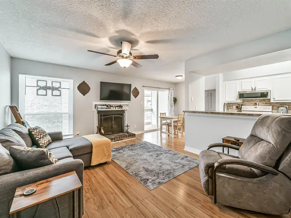 7600 Emmett F Lowry Expy APT 904, Texas City, TX 77591