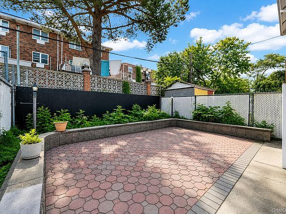 4th image of 419 Turneur Avenue