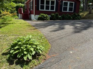 13 Maplewood Dr, Troy, NY 12180