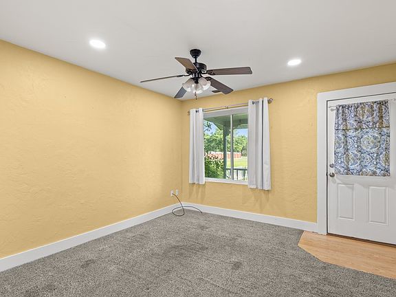 3rd image of 206 E Sedberry St