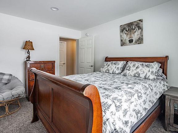 4th image of 35 Peakes Ln