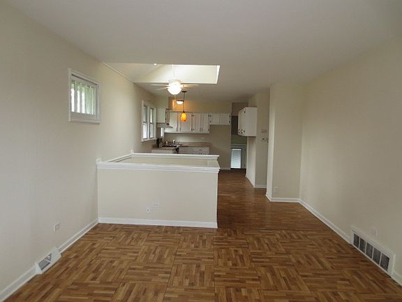 5th image of 214 Marion St
