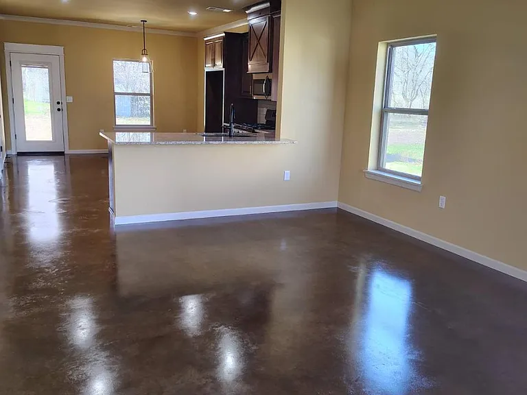 304 W Rollins St — Photo 5