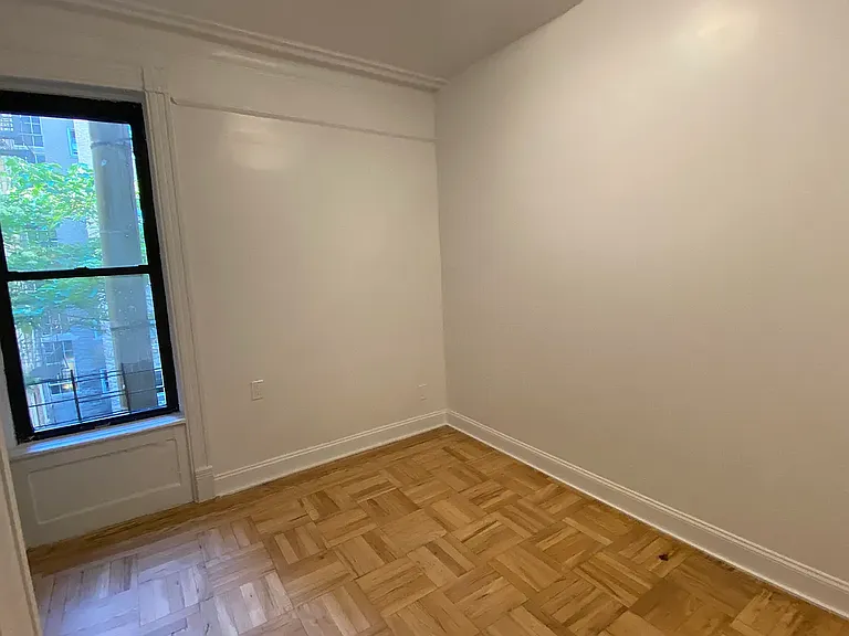 309 W 54th St #3D — Photo 8