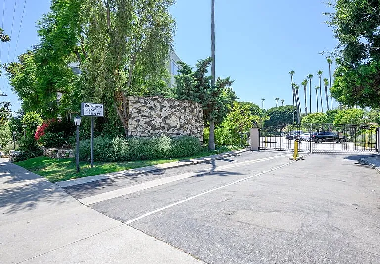 239 S Barrington Ave — Photo 1