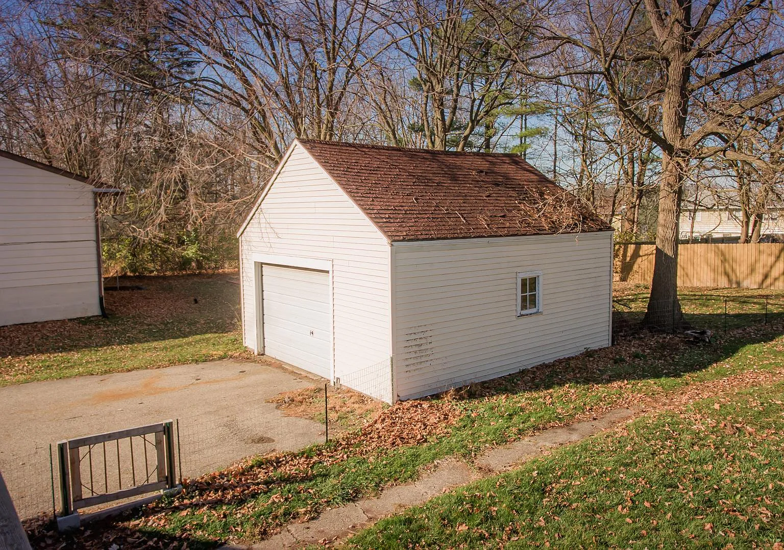 1559 Mount Vernon Ave — Photo 3