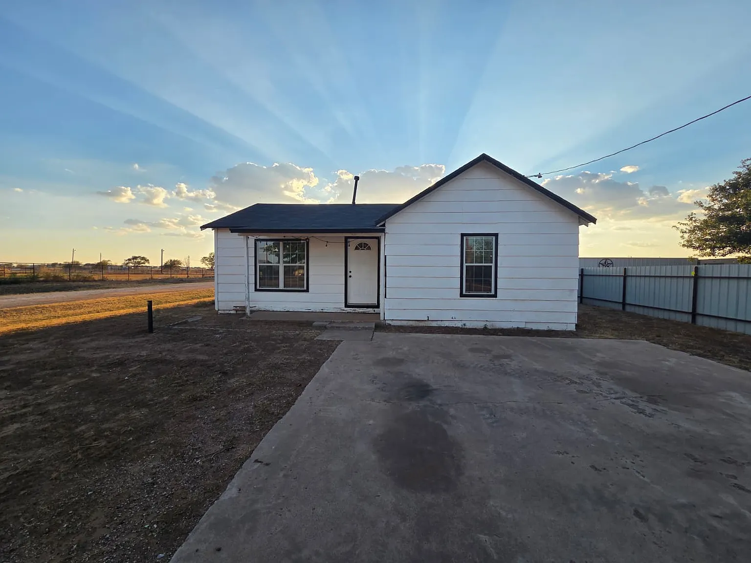 2 bed, $1,100 — Photo 1