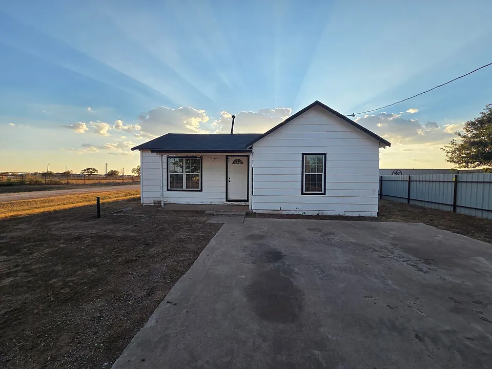1401 N County Road 1450