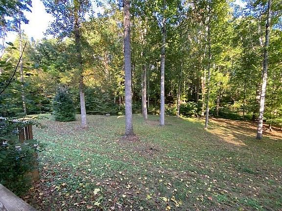 5th image of 909 Hazelwood Ln