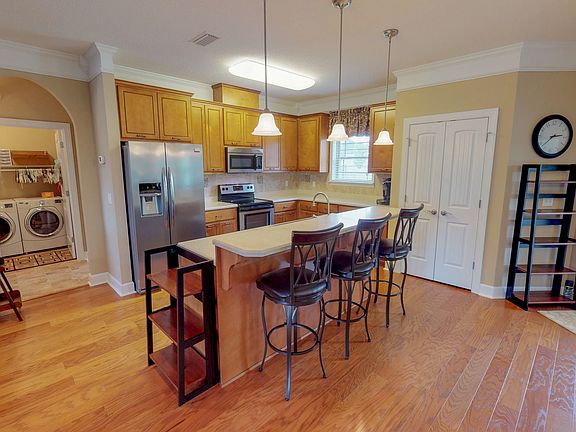 5th image of 214 Glen Oaks Dr