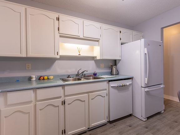 3rd image of 31850 Union Ave #211