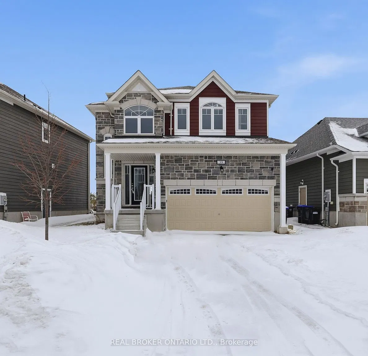 4 bed, $2,800 — Photo 1