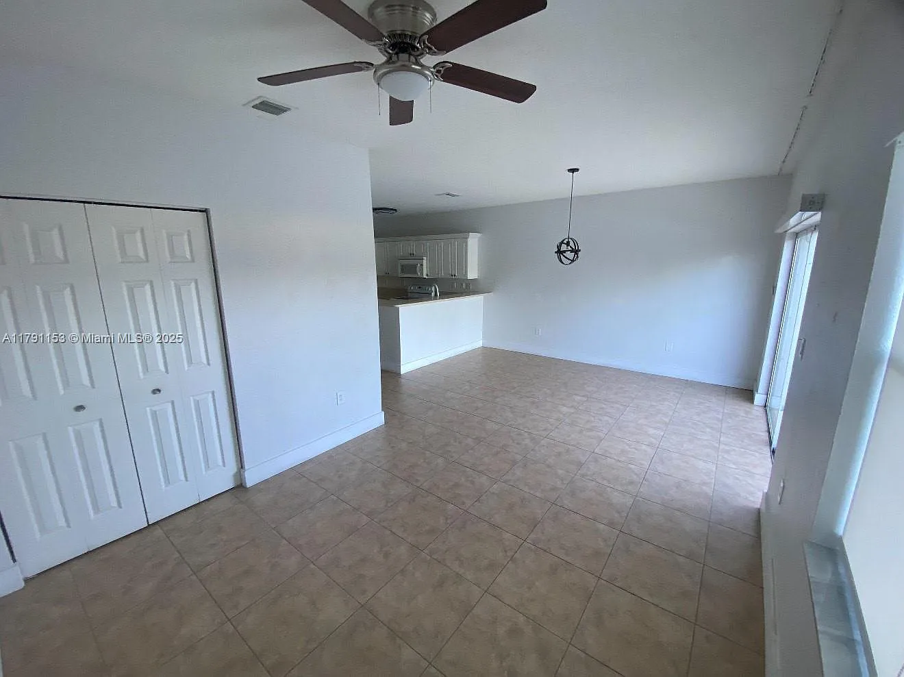3 bed, 3.0 bath, 1690 sqft, $2,800 — Photo 3