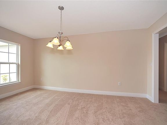 3rd image of 1301 Scarlet Oak Cir