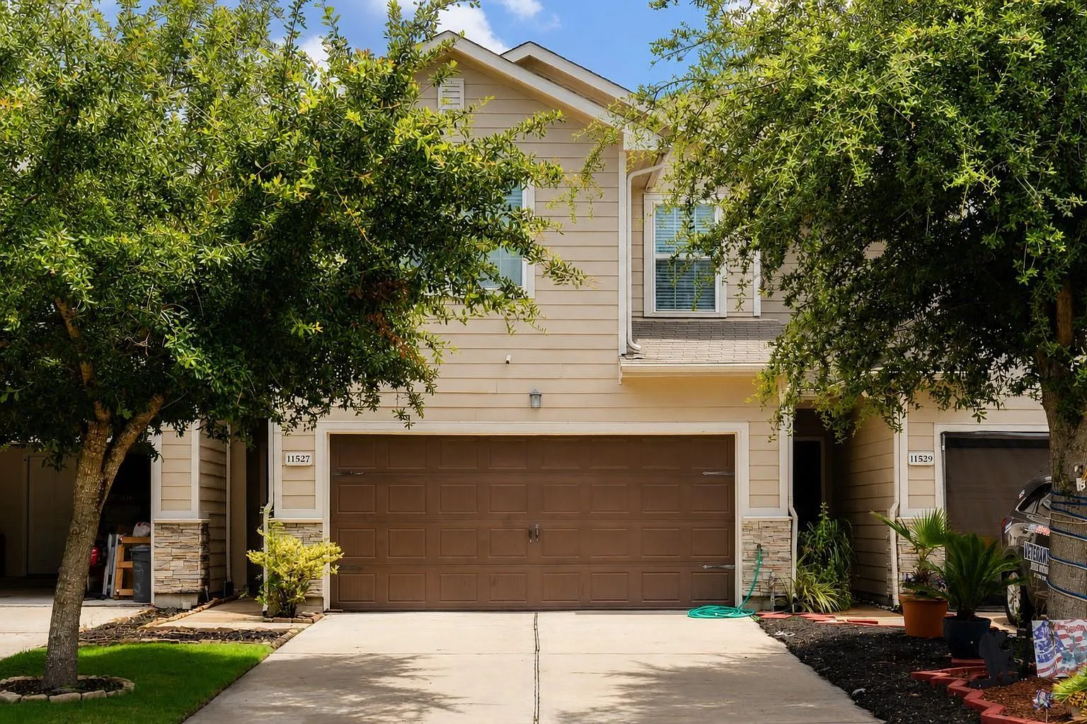3 bed, 2.5 bath, 1906 sqft, $1,920 — Photo 1