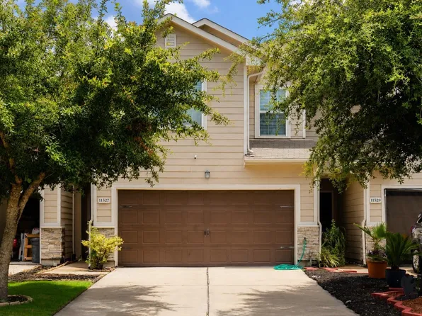 11527 Champions Green Dr, Houston, TX 77066