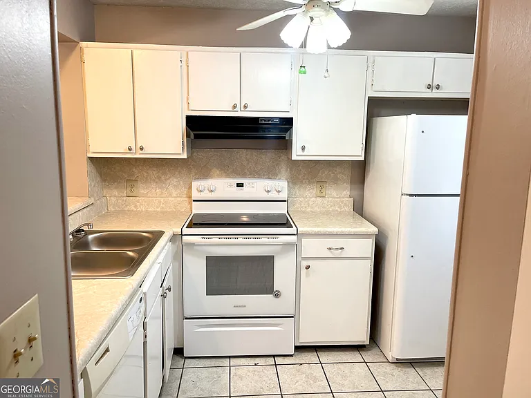 216 Sheraton Ct — Photo 6