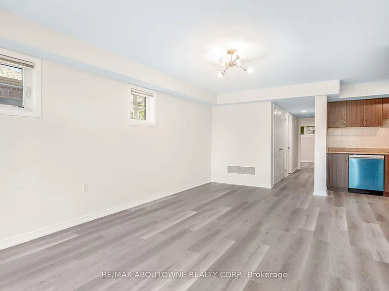 2441 Greenwich Dr #1 — Photo 16
