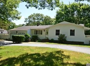 154 Oak St, Medford, NY 11763