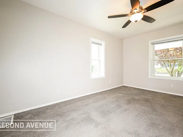 236 Grace Ave — Photo 6