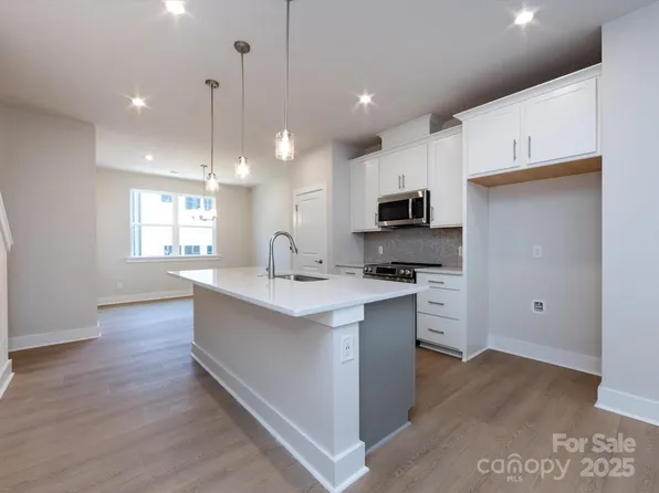 7008 Impulse Ct, Charlotte, NC 28205