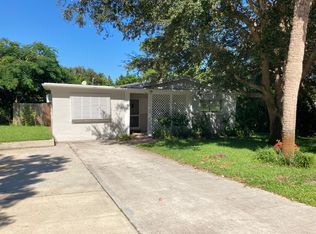 1933 NE Lake Pl, Jensen Beach, FL 34957