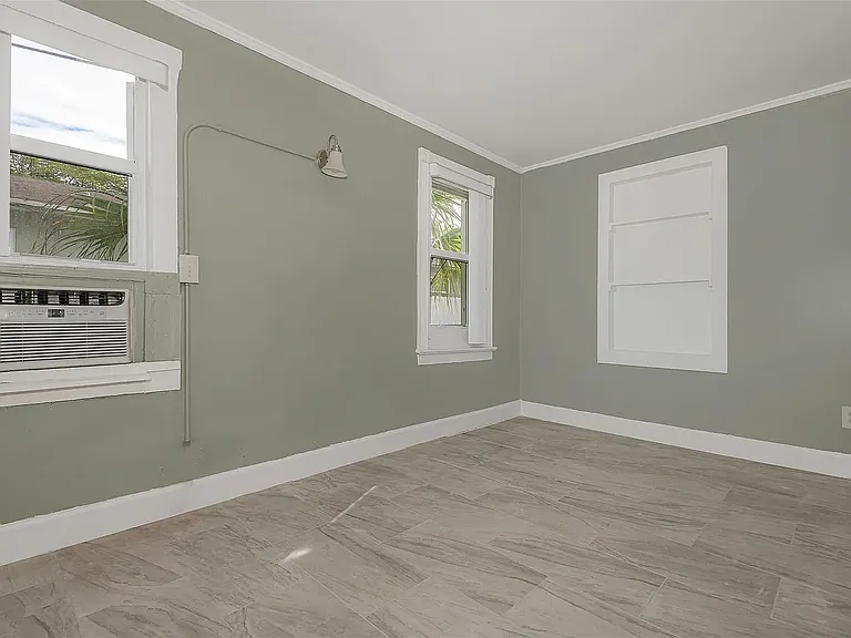 224 SW 15th St #3 — Photo 5