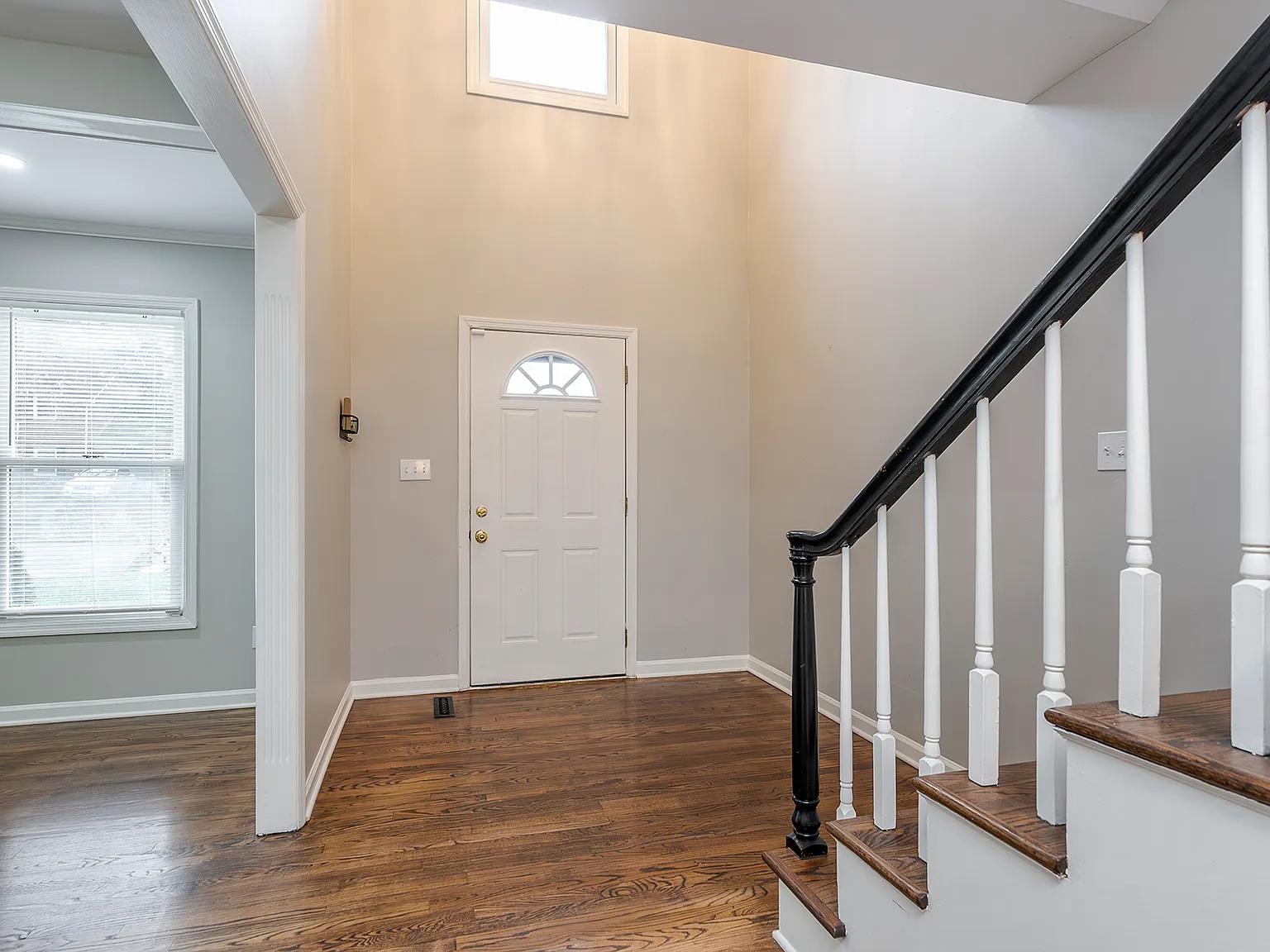 3 bed, 2.5 bath, 2136 sqft, $2,295 — Photo 2