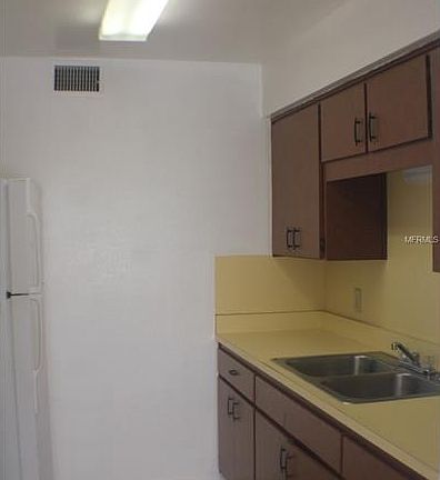 4th image of 140 W Davis Ave