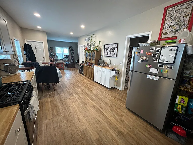 1239 S Plymouth Ave — Photo 3