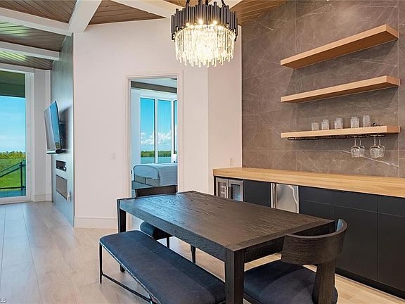 4th image of 60 Seagate DR #305