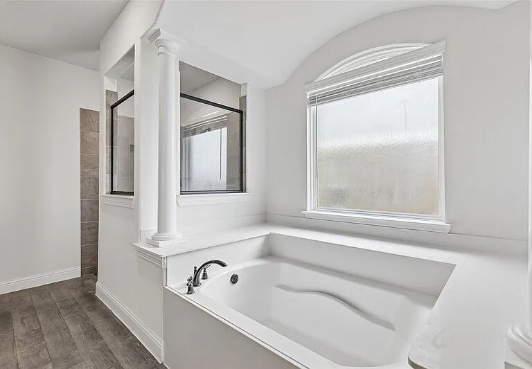 2513 Loudon St W — Photo 23